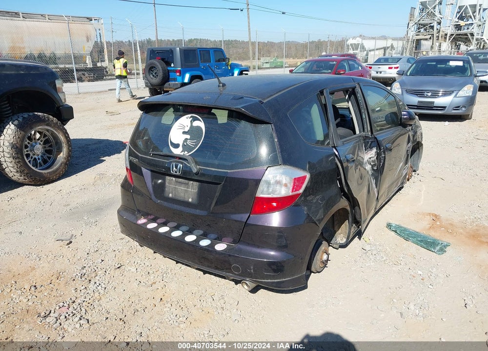 2013 HONDA FIT SPORT VIN: JHMGE8H50DC039530