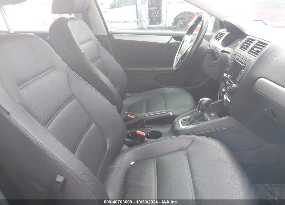 2014 VOLKSWAGEN JETTA 1.8T SE VIN: 3VWD07AJ7EM323058