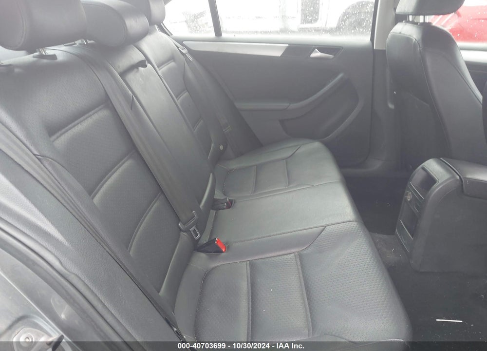 2014 VOLKSWAGEN JETTA 1.8T SE VIN: 3VWD07AJ7EM323058