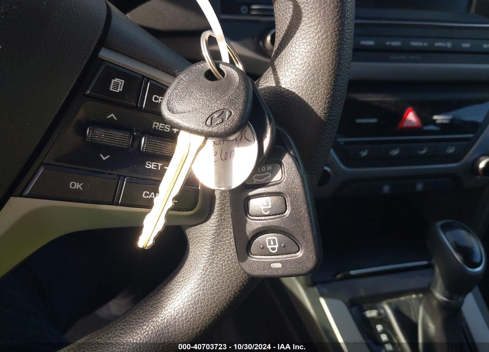 2018 HYUNDAI ELANTRA SEL VIN: 5NPD84LF3JH312528