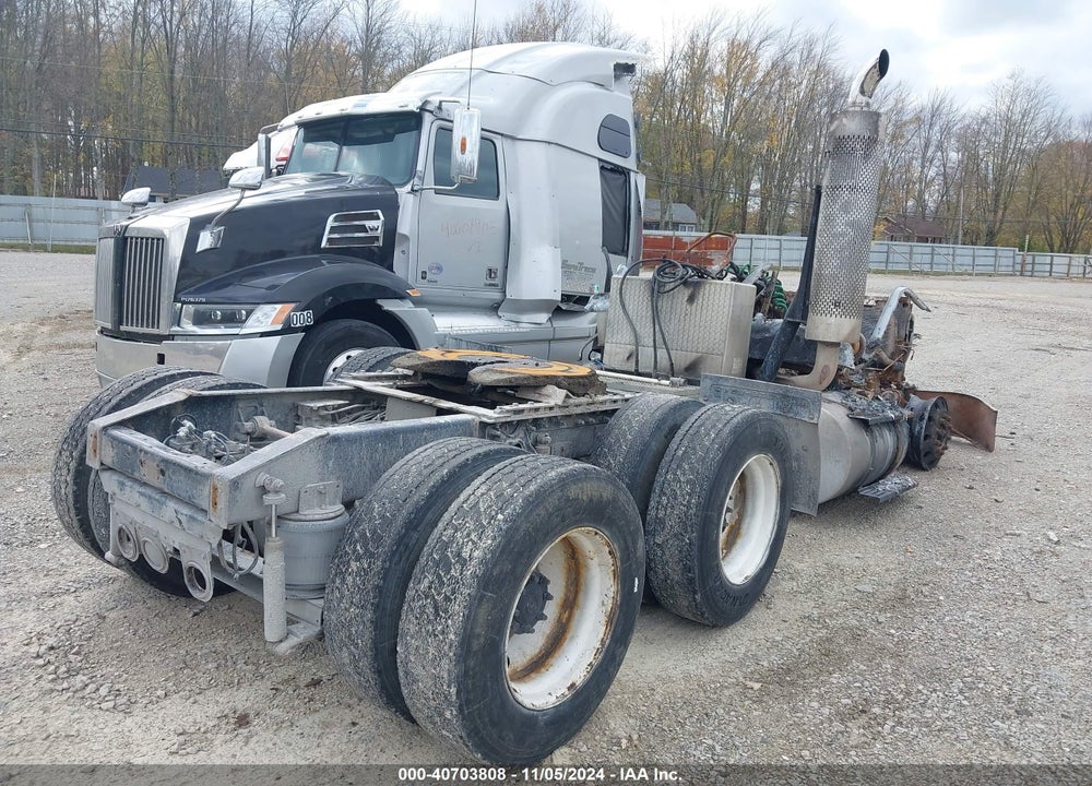 2000 INTERNATIONAL 9100 9100I VIN: 2HSCBAER1YC066539