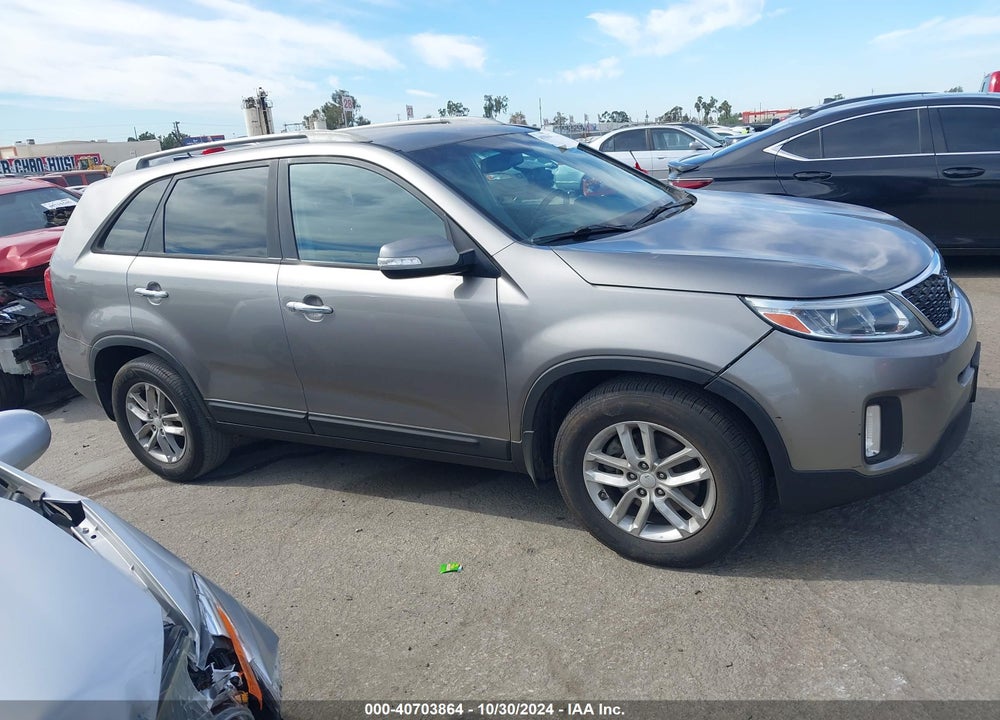 2015 KIA SORENTO LX VIN: 5XYKT4A61FG634026