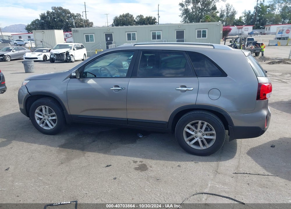 2015 KIA SORENTO LX VIN: 5XYKT4A61FG634026