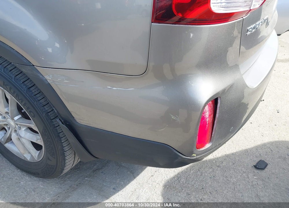 2015 KIA SORENTO LX VIN: 5XYKT4A61FG634026