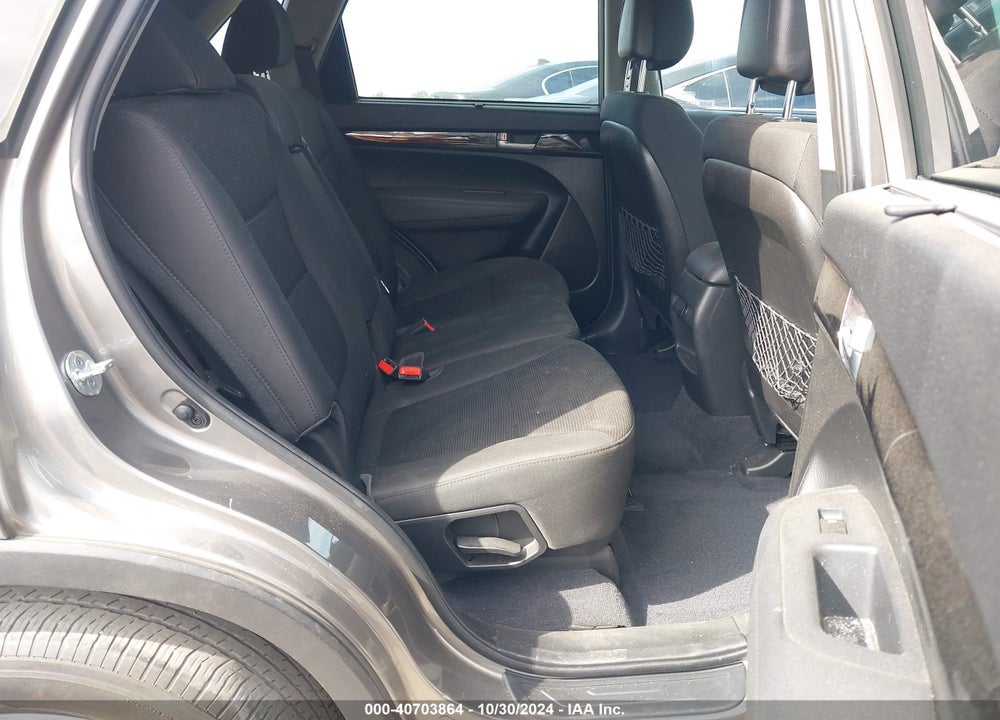 2015 KIA SORENTO LX VIN: 5XYKT4A61FG634026