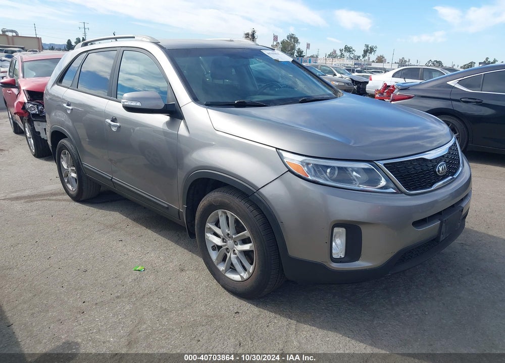 2015 KIA SORENTO LX VIN: 5XYKT4A61FG634026