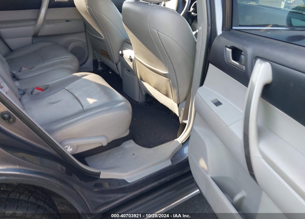 2013 TOYOTA HIGHLANDER PLUS/SE VIN: 5TDZK3EH6DS137819
