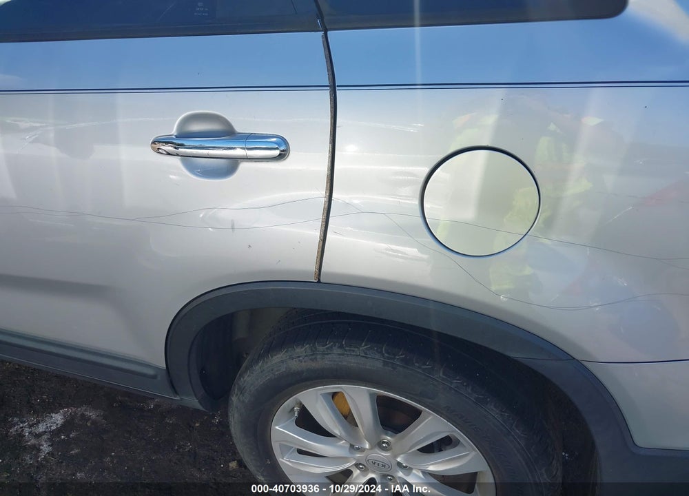 2011 KIA SORENTO EX VIN: 5XYKU3A15BG026208
