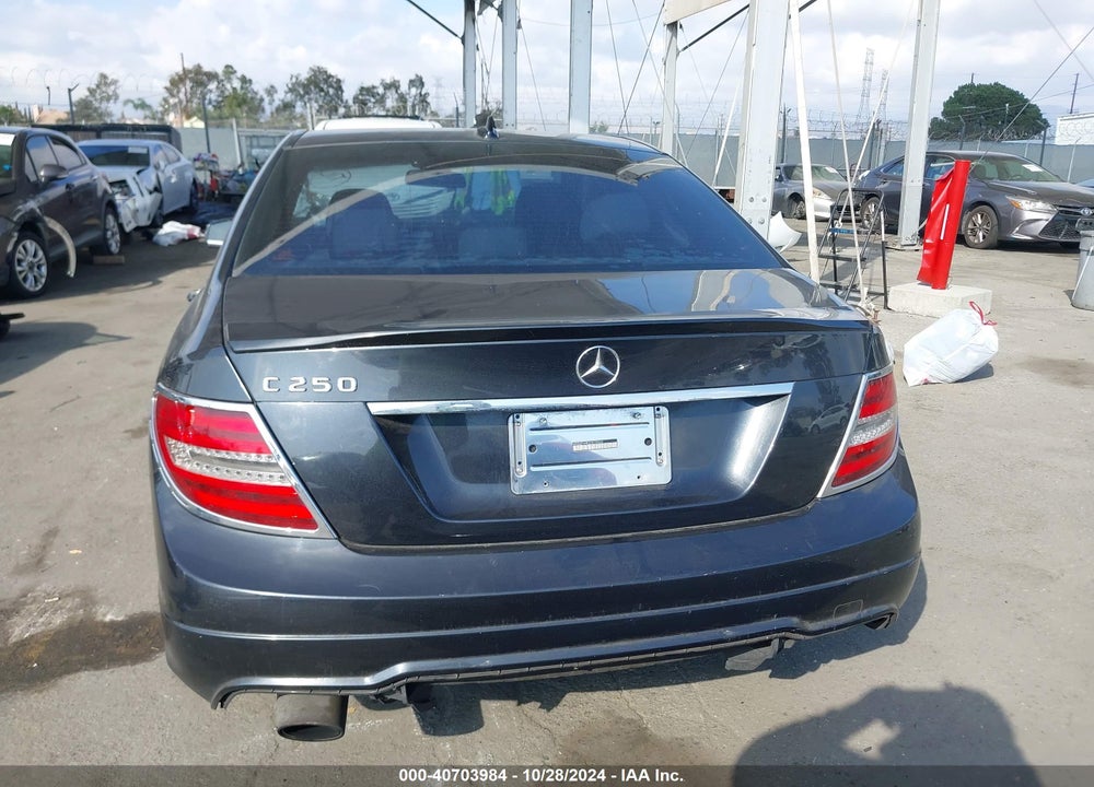 2012 MERCEDES-BENZ C 250 LUXURY/SPORT VIN: WDDGF4HB3CR239669