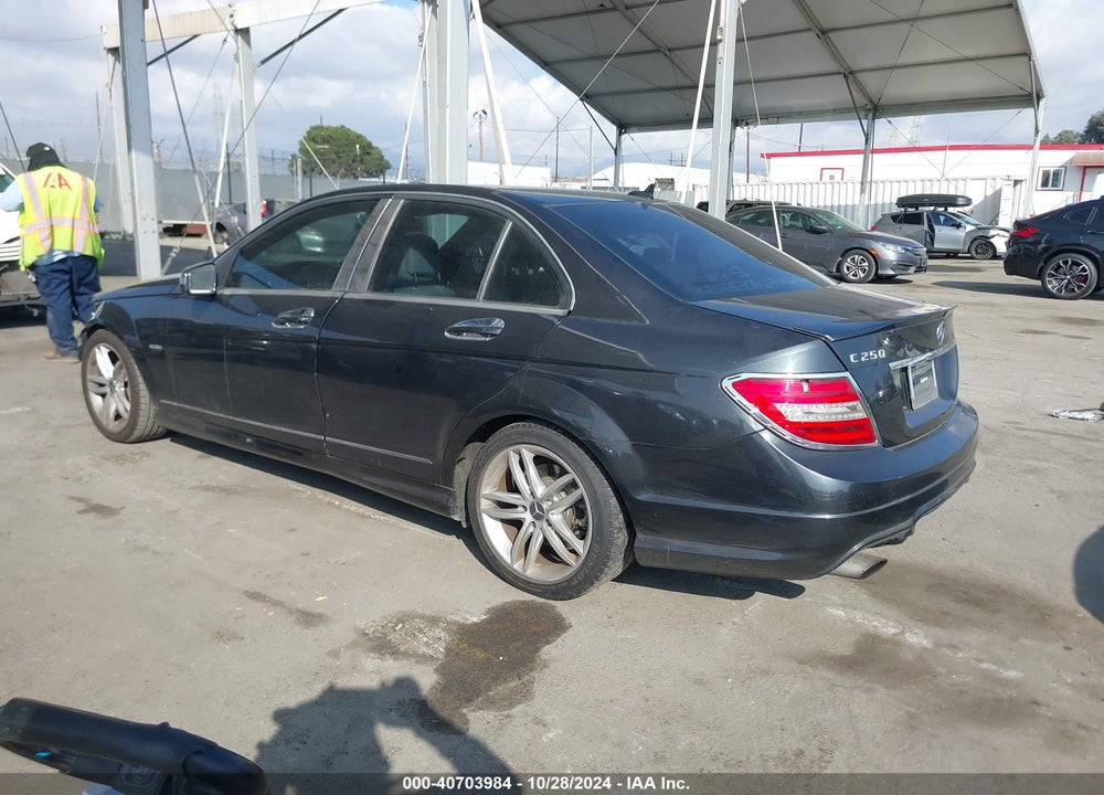 2012 MERCEDES-BENZ C 250 LUXURY/SPORT VIN: WDDGF4HB3CR239669