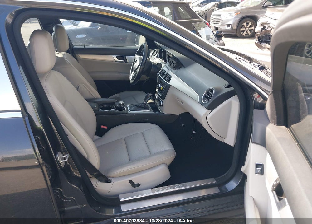 2012 MERCEDES-BENZ C 250 LUXURY/SPORT VIN: WDDGF4HB3CR239669