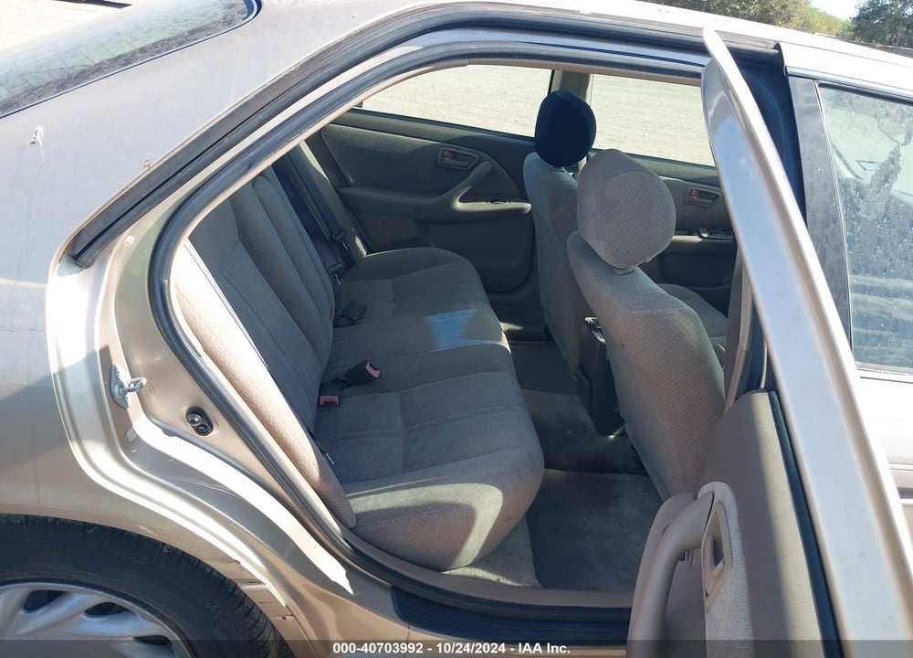 2000 TOYOTA CAMRY LE VIN: JT2BG22KXY0504350
