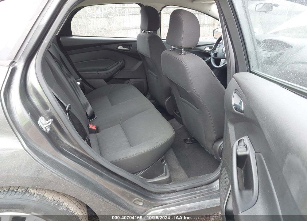 2016 FORD FOCUS SE VIN: 1FADP3F24GL262271