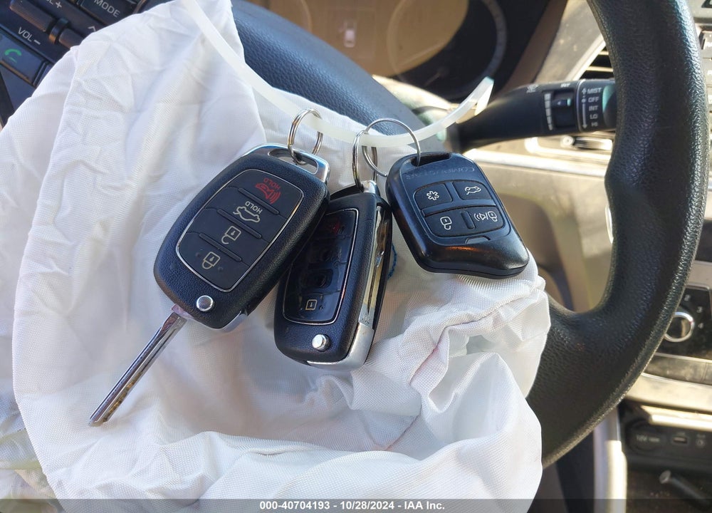2015 HYUNDAI SONATA SE VIN: 5NPE24AF9FH191777