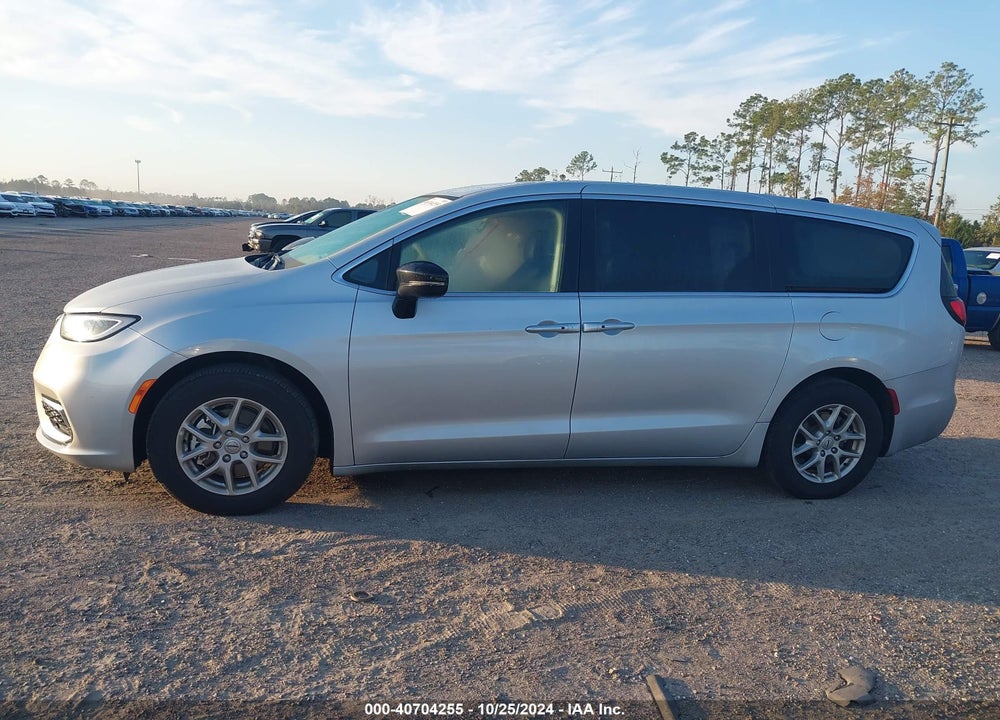 2024 CHRYSLER PACIFICA TOURING L VIN: 2C4RC1BGXRR159237