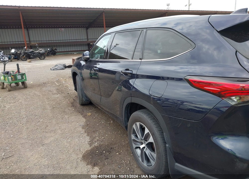 2022 TOYOTA HIGHLANDER XLE VIN: 5TDHZRBH4NS227874