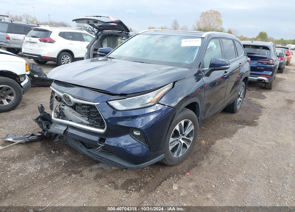 2022 TOYOTA HIGHLANDER XLE VIN: 5TDHZRBH4NS227874