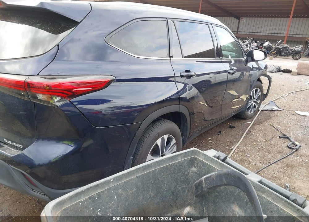 2022 TOYOTA HIGHLANDER XLE VIN: 5TDHZRBH4NS227874