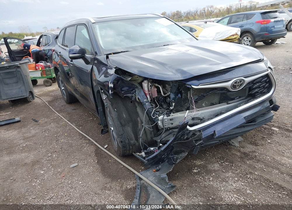 2022 TOYOTA HIGHLANDER XLE VIN: 5TDHZRBH4NS227874