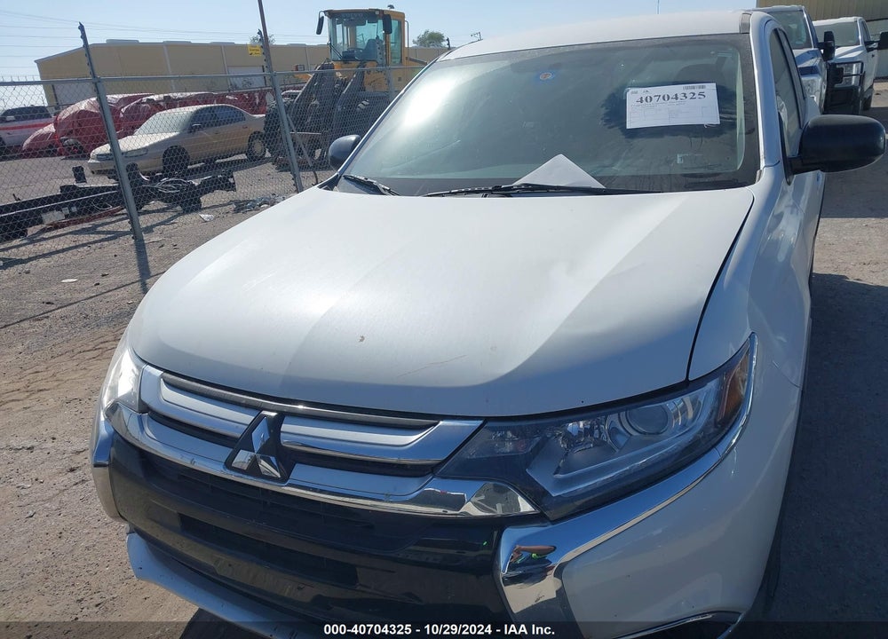 2018 MITSUBISHI OUTLANDER ES VIN: JA4AD2A39JZ063750