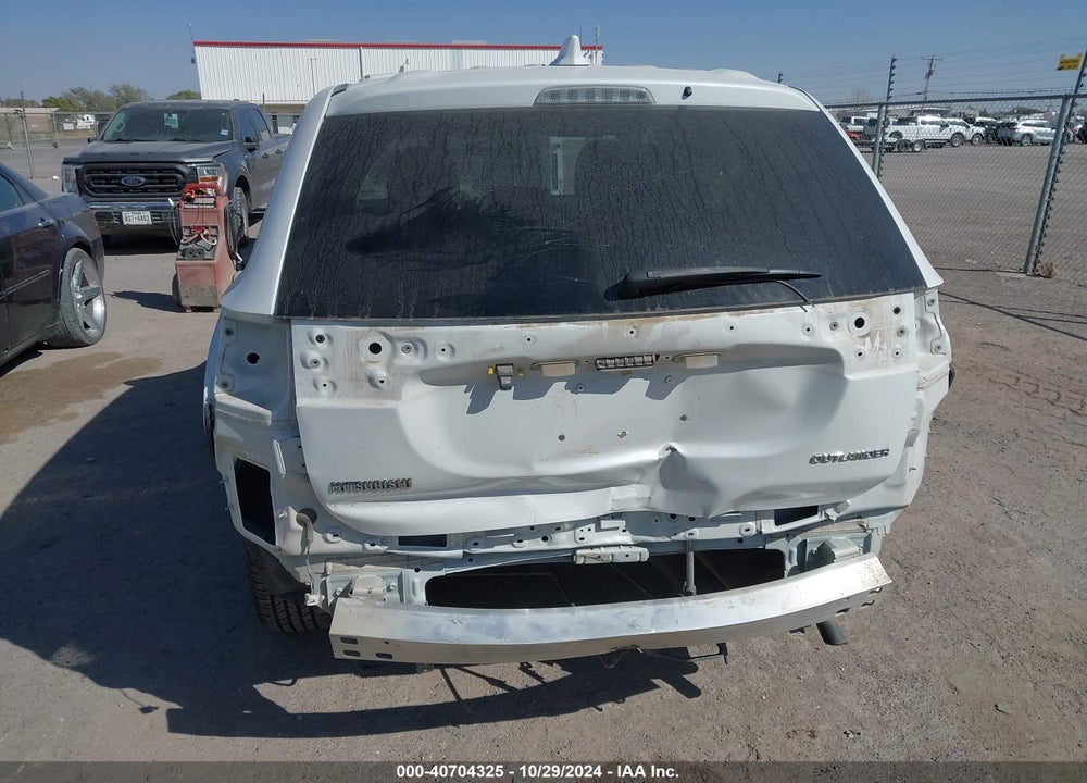 2018 MITSUBISHI OUTLANDER ES VIN: JA4AD2A39JZ063750