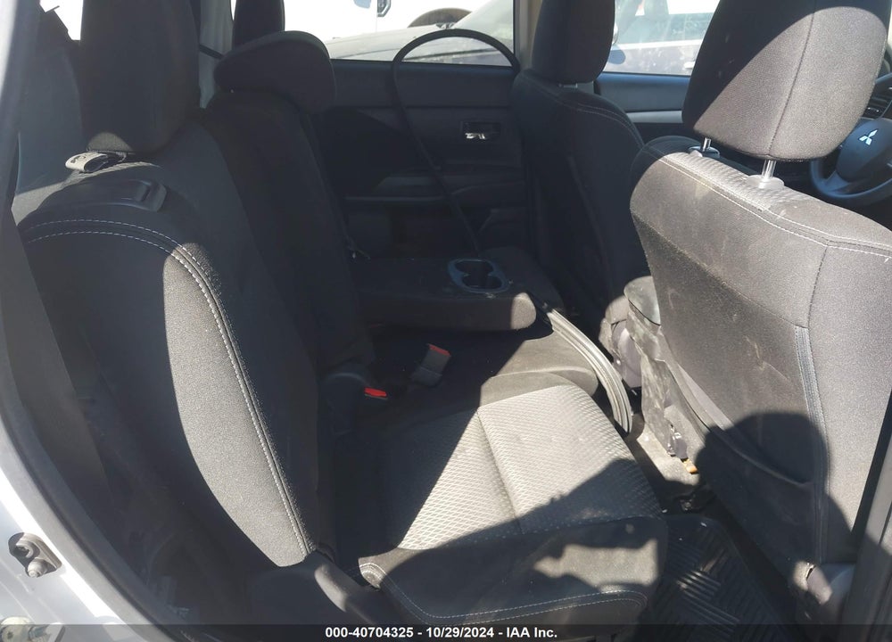 2018 MITSUBISHI OUTLANDER ES VIN: JA4AD2A39JZ063750