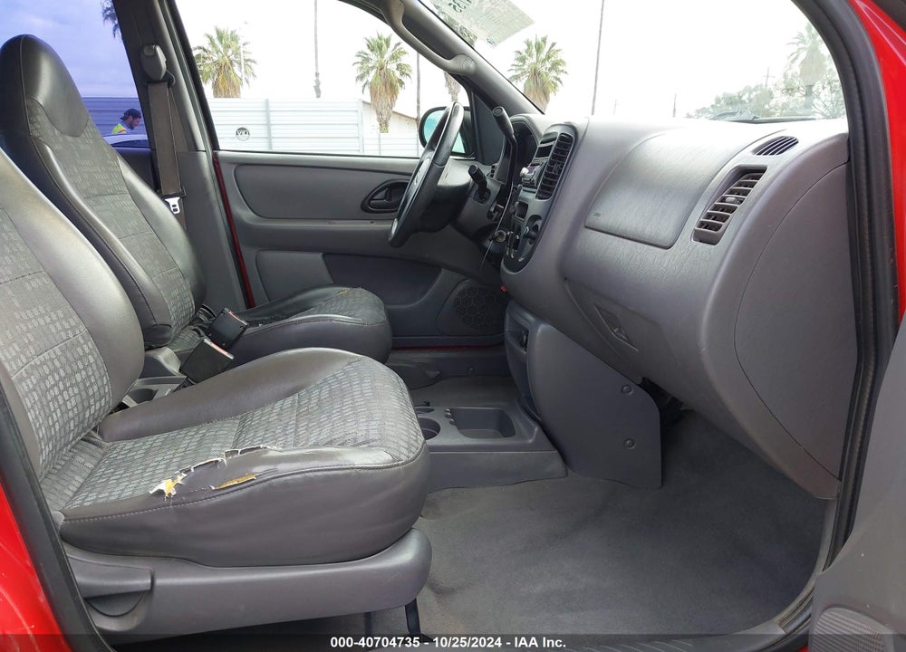 2001 FORD ESCAPE XLS VIN: 1FMYU01141KA66602