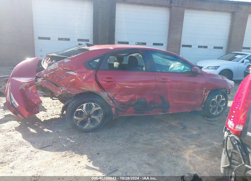 2019 KIA FORTE LXS VIN: 3KPF24AD8KE060521