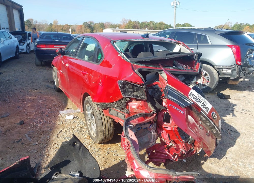 2019 KIA FORTE LXS VIN: 3KPF24AD8KE060521