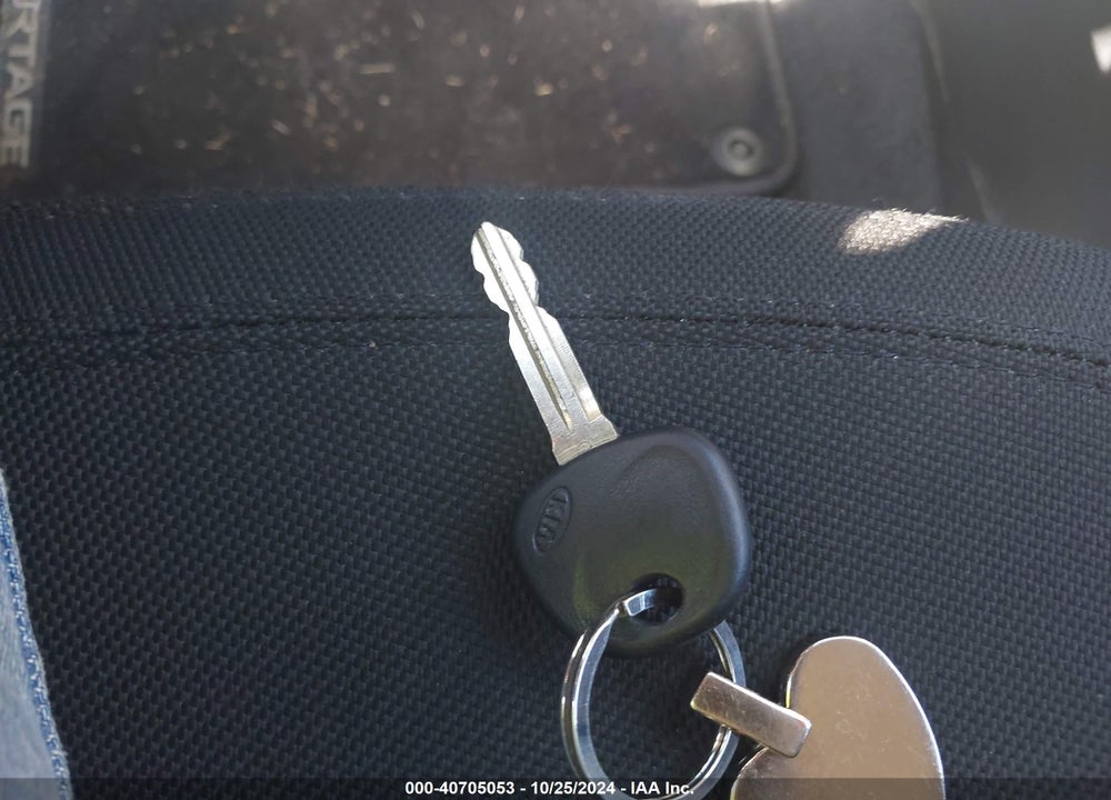 2011 KIA SPORTAGE LX VIN: KNDPBCA29B7060749