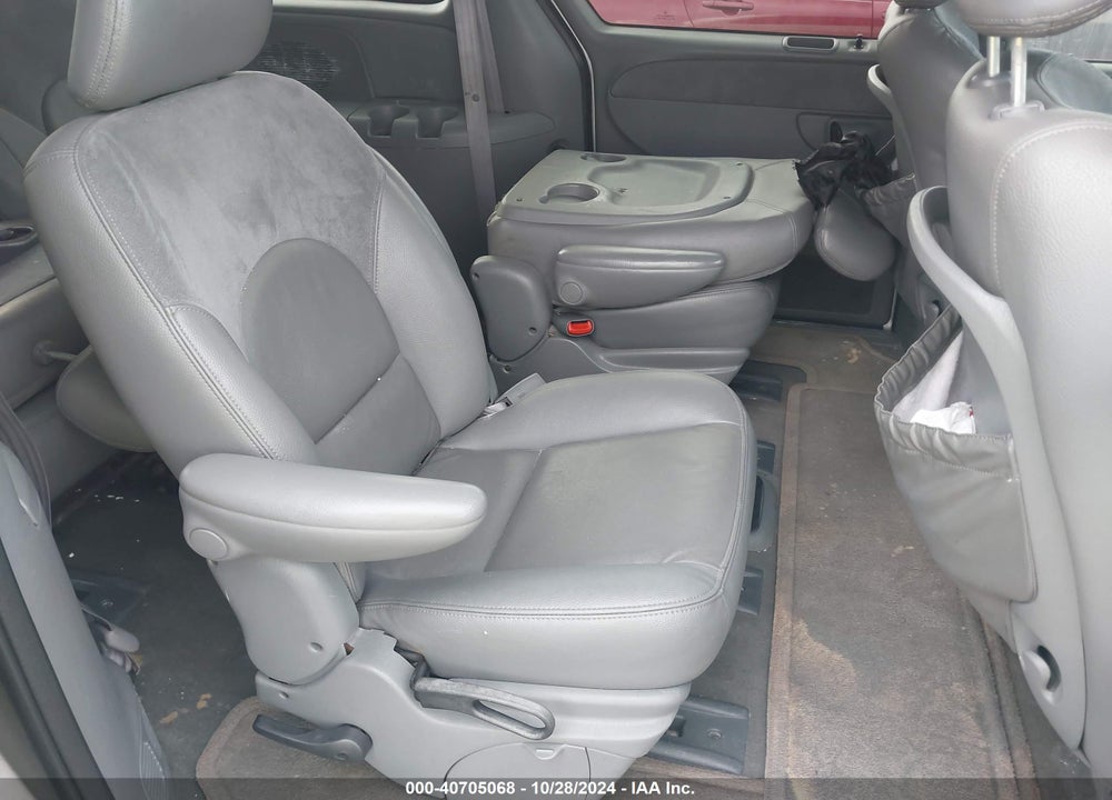 2004 CHRYSLER TOWN & COUNTRY LIMITED VIN: 2C8GP64L64R577949