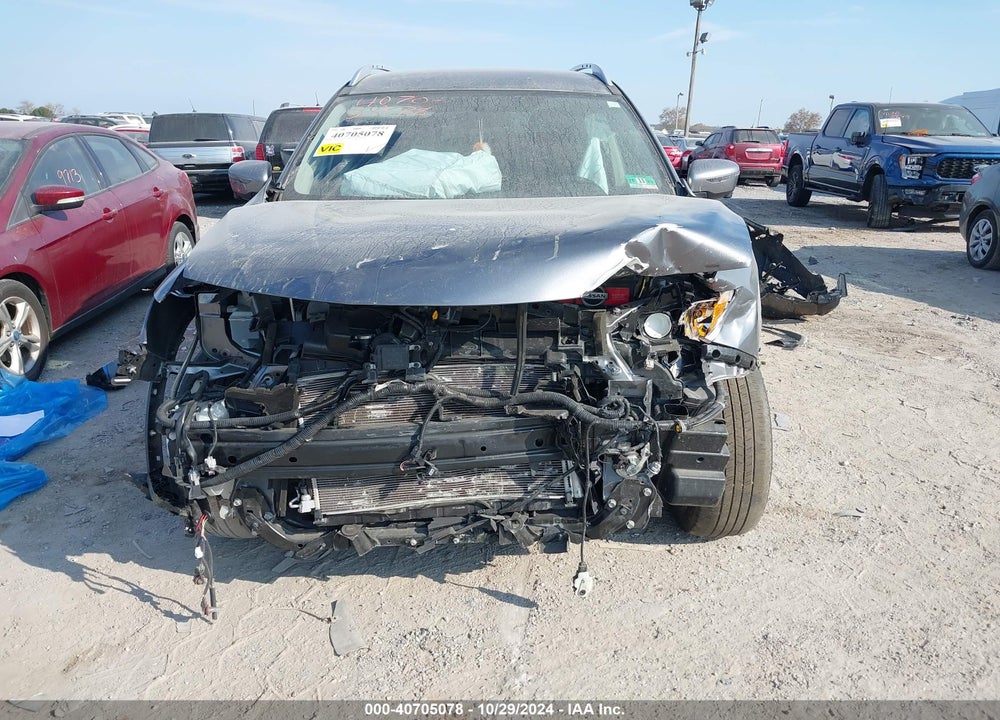2018 NISSAN ROGUE SV VIN: KNMAT2MV8JP620634