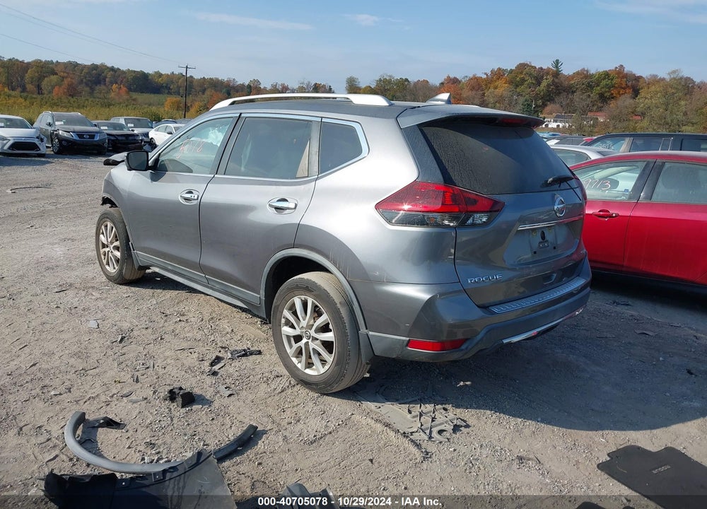 2018 NISSAN ROGUE SV VIN: KNMAT2MV8JP620634