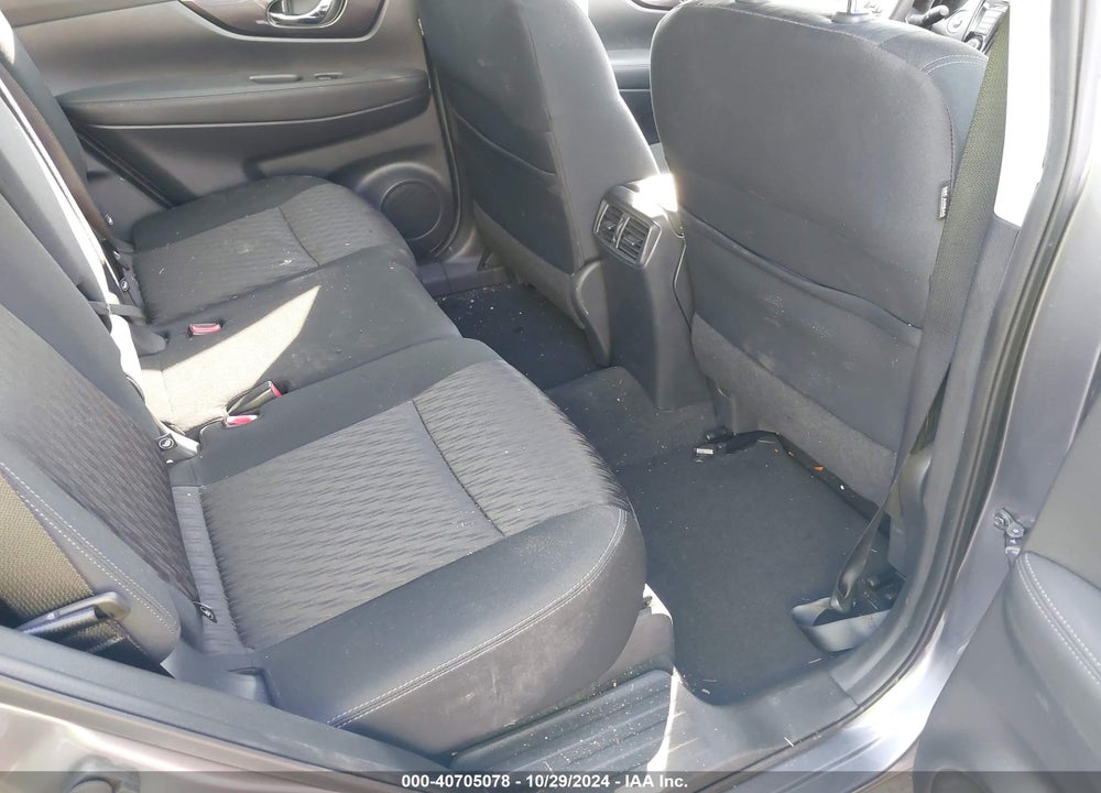 2018 NISSAN ROGUE SV VIN: KNMAT2MV8JP620634