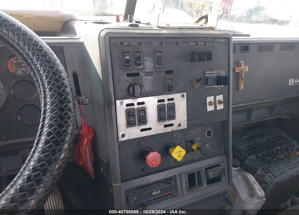 1999 MACK CH613 CH600 VIN: 1M1AA13Y6XW118442
