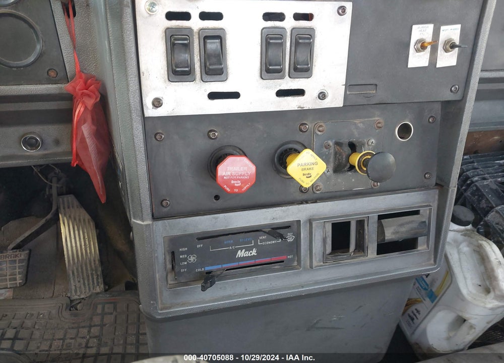 1999 MACK CH613 CH600 VIN: 1M1AA13Y6XW118442
