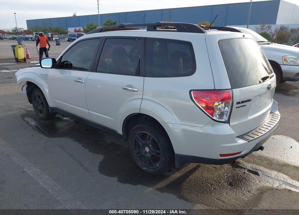 2013 SUBARU FORESTER 2.5X PREMIUM VIN: JF2SHADC7DG419554