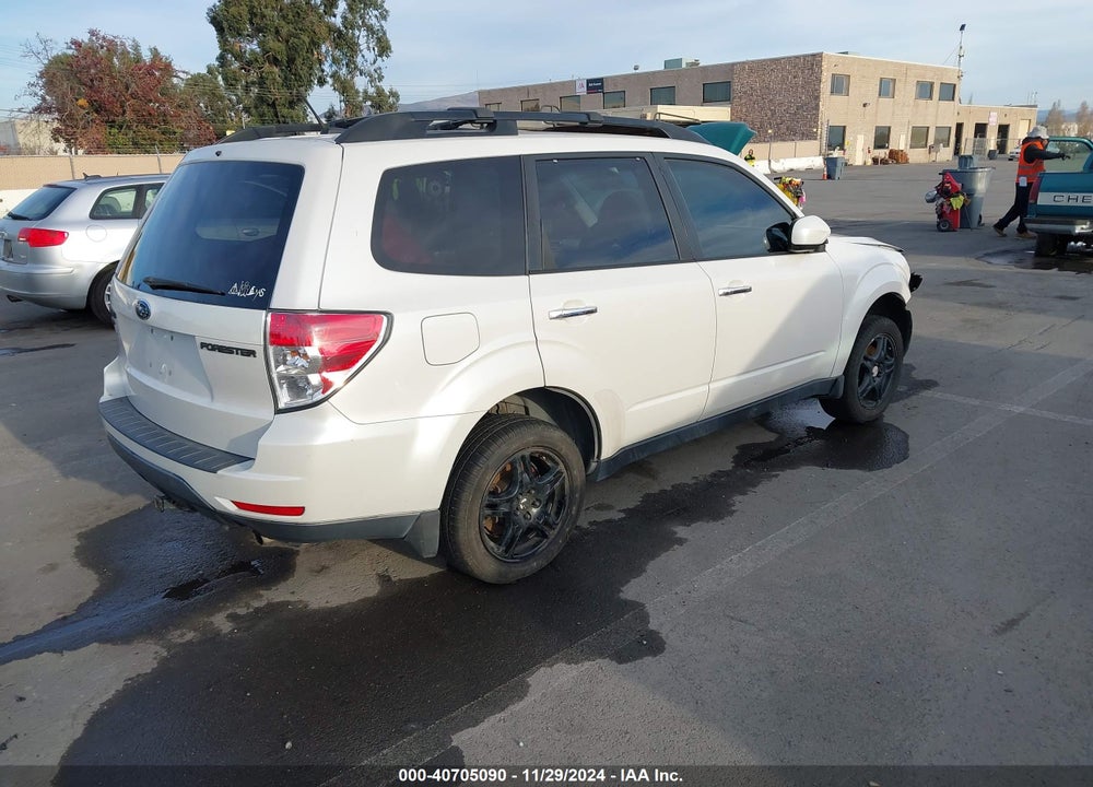 2013 SUBARU FORESTER 2.5X PREMIUM VIN: JF2SHADC7DG419554