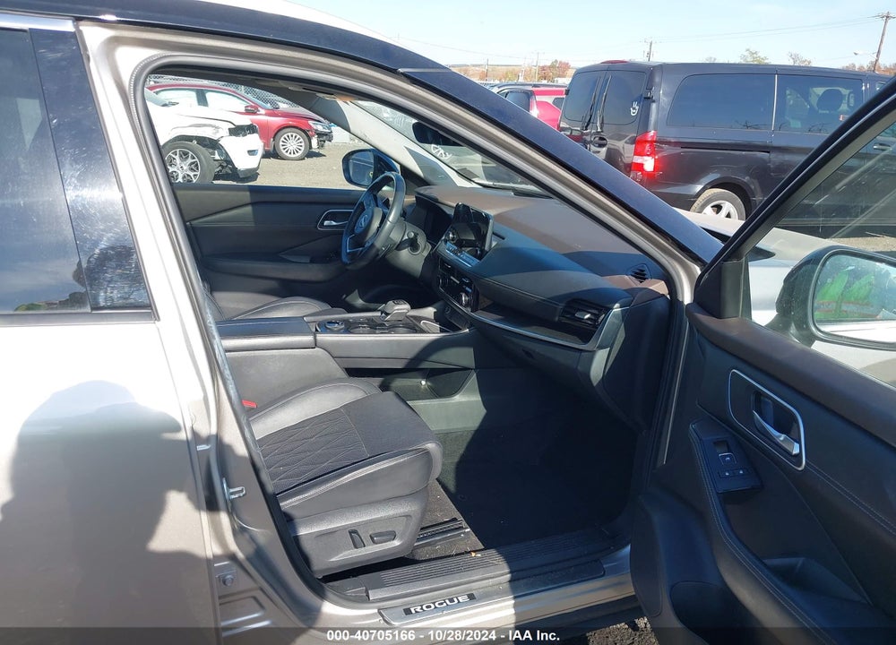 2022 NISSAN ROGUE PLATINUM INTELLIGENT AWD VIN: JN8BT3DD2NW270158