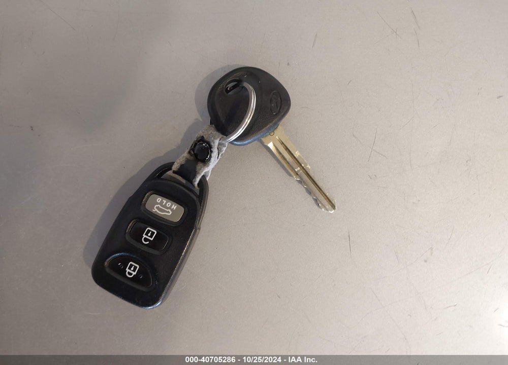 2015 HYUNDAI ELANTRA SE VIN: 5NPDH4AE7FH588180