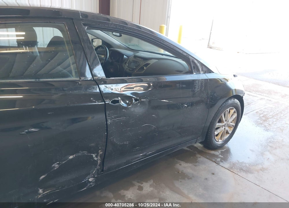 2015 HYUNDAI ELANTRA SE VIN: 5NPDH4AE7FH588180
