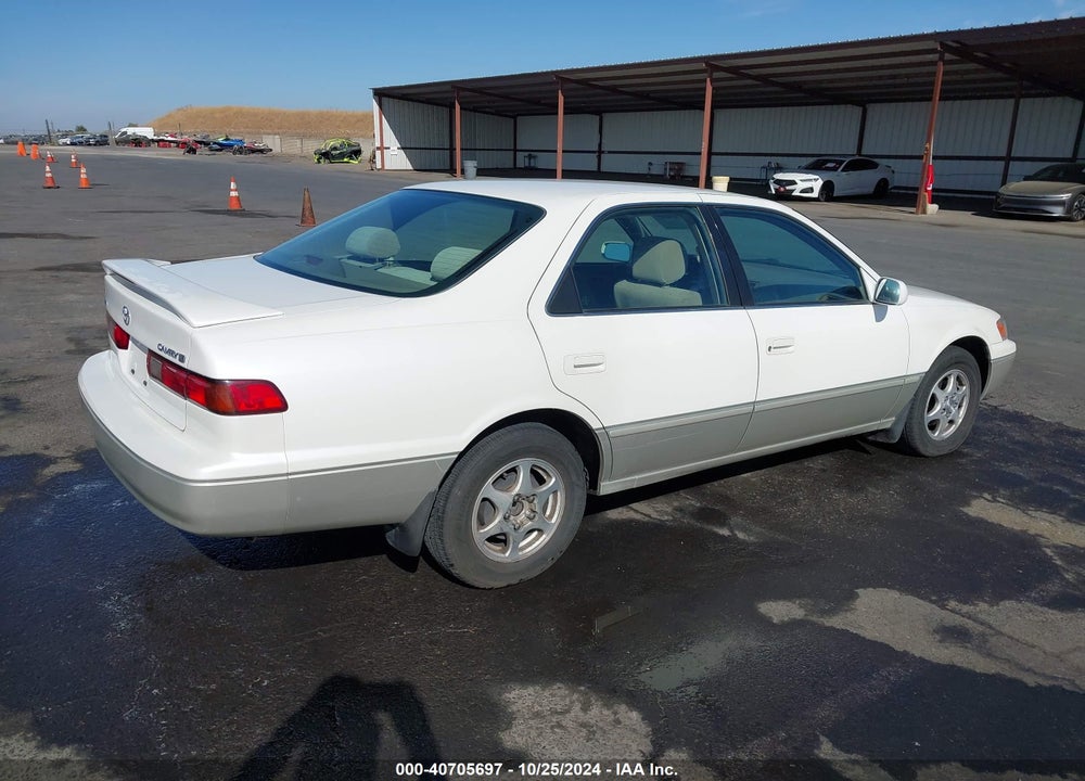 1999 TOYOTA CAMRY LE VIN: JT2BG22K1X0365207