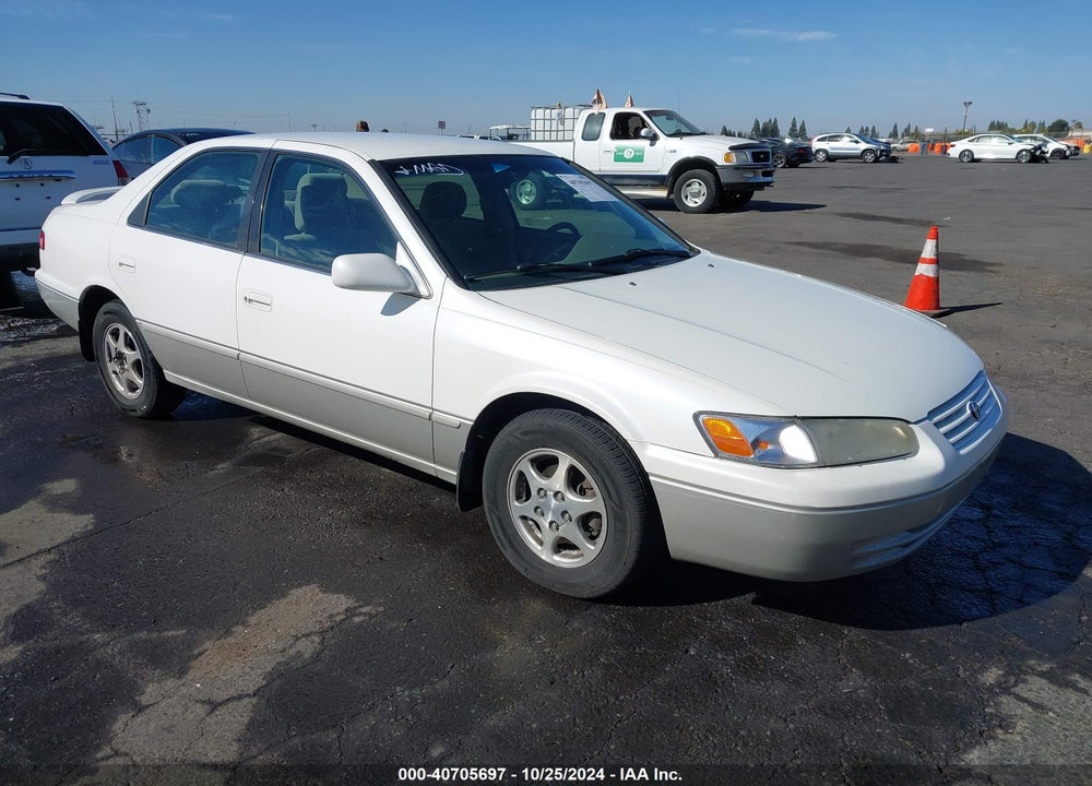 1999 TOYOTA CAMRY LE VIN: JT2BG22K1X0365207