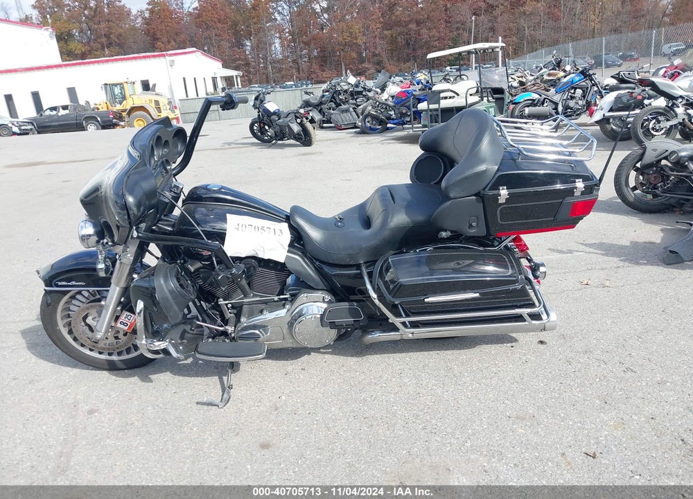 2011 HARLEY-DAVIDSON FLHTCU VIN: 1HD1FC410BB617377