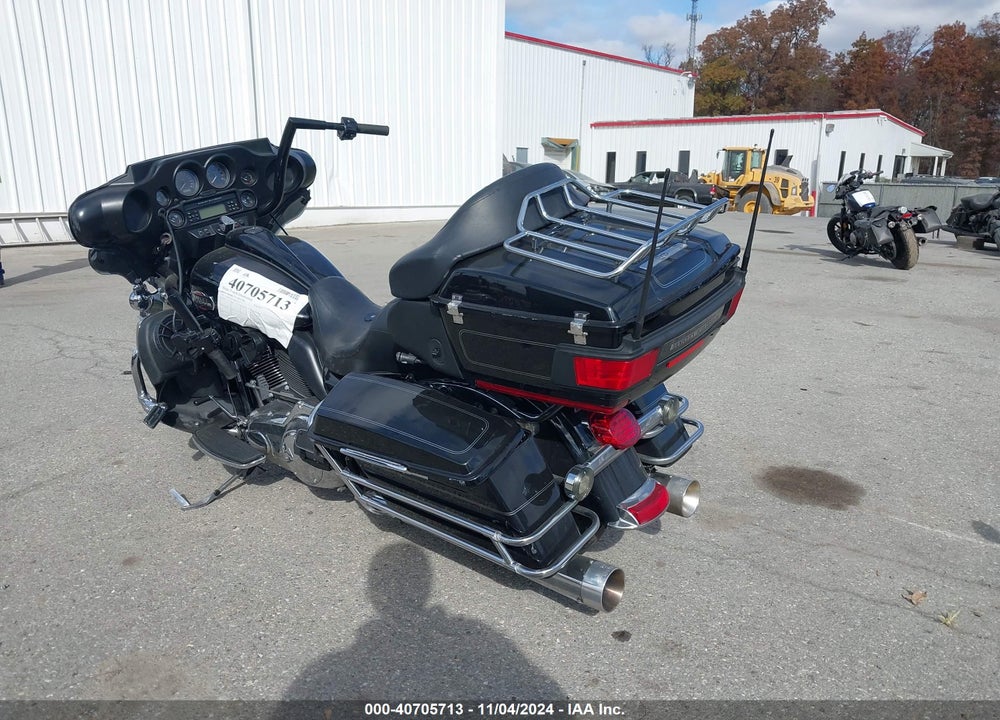 2011 HARLEY-DAVIDSON FLHTCU VIN: 1HD1FC410BB617377