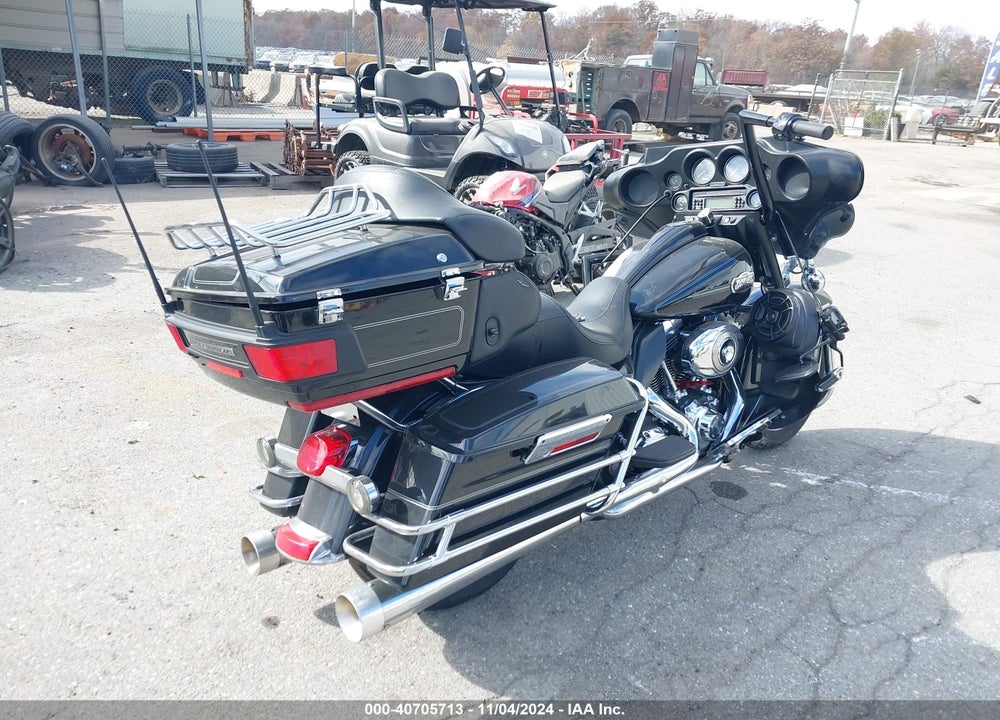 2011 HARLEY-DAVIDSON FLHTCU VIN: 1HD1FC410BB617377