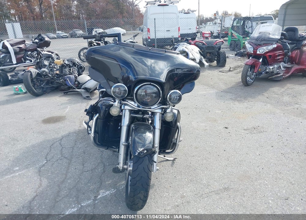 2011 HARLEY-DAVIDSON FLHTCU VIN: 1HD1FC410BB617377