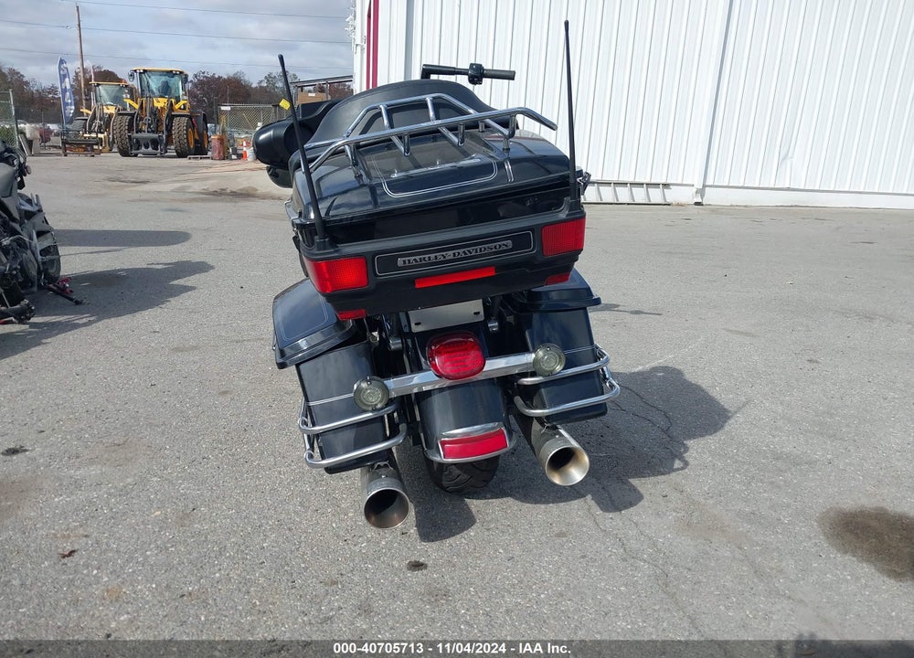 2011 HARLEY-DAVIDSON FLHTCU VIN: 1HD1FC410BB617377