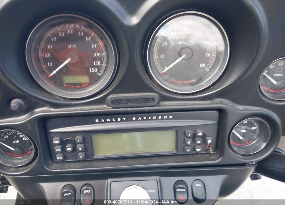 2011 HARLEY-DAVIDSON FLHTCU VIN: 1HD1FC410BB617377