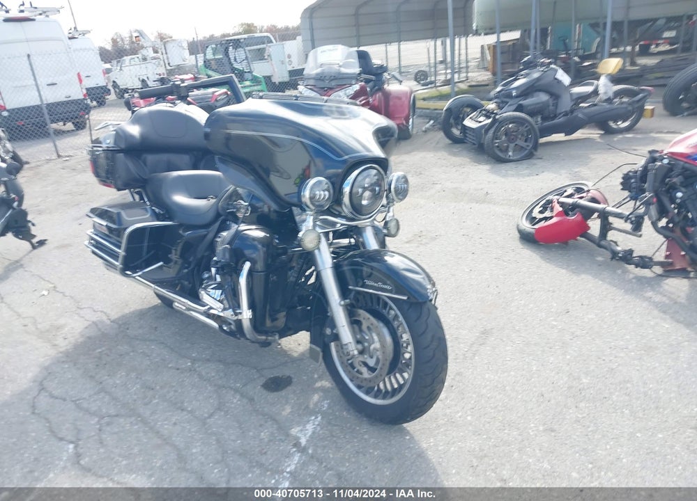 2011 HARLEY-DAVIDSON FLHTCU VIN: 1HD1FC410BB617377